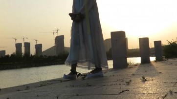 【魔法摄影工坊】小翼夕阳古装肉丝袜户外尝试古董镣