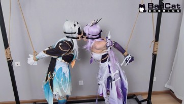 【BadCat】【崩铁双女CP 流萤X暇、遐蝶 双人口球被两个猥琐男生欺负玩弄】双人放置 挣扎 双人口球 紧缚 同时被棒棒和揉熊 耳光调教