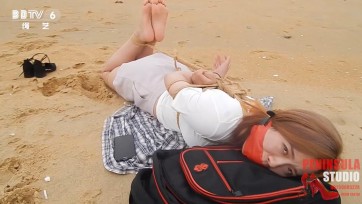 【半岛束艺台】【户外】【驷马】【口球】【TK】  海语户外第一季9，沙滩驷马口球TK，游客忍不住回头