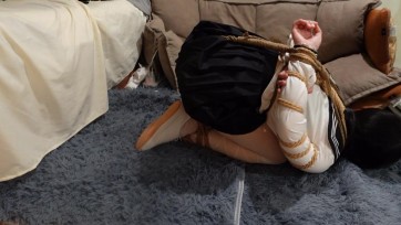 【橙子原创】小芳水手服 白丝与黑网袜