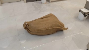 【岁月如歌】园区女模特因完不成业绩被装麻袋处理掉