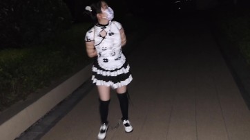 【苏苏】小厨娘苏苏丸子头女仆黑丝尾巴小区行走五花大绑戴脚镣踢足球+拴在树下td折磨