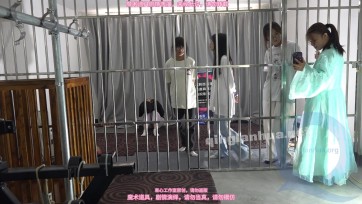 【束心工作室】几个大学生玩密室逃脱，彩色手铐，猜谜游戏简单剧情