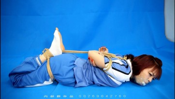 【clz原创】《思思》白色棉袜原味，思思学生服五花驷马，原味嘟嘴，，夹脚趾头，挠痒痒。