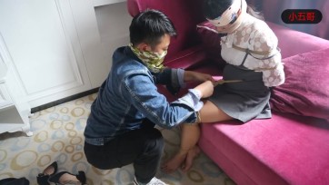 【小五哥原创】入室劫持上集（脱原味丝袜塞嘴）