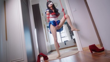 【丝米】《女友游戏》为了增加情趣，女友扮成肉丝长靴美少女战士，假装被我俘虏，单腿吊缚+堵嘴+TD+TK，折磨却又享受，塞上口球开腿揉捏，绑上腿后还不让发sao扭动，那就驷马捆绑强制GC