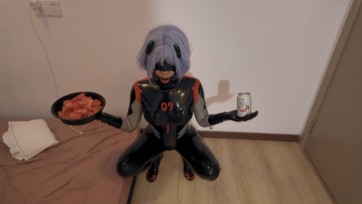 【凛凛蝶】《乳胶娃娃女友》-第一集-自控真空袋窒息昏迷