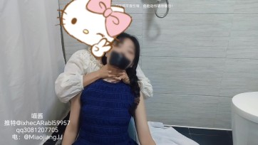 【喵酱原创】美女姐姐在卫生间地上被她的妹妹反复掐脖9分多钟