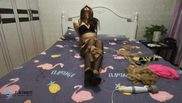 【JS】瑾萱-丝袜束缚 棉袜堵嘴套头 粉色丝袋全包 [不可描述]棒刺激