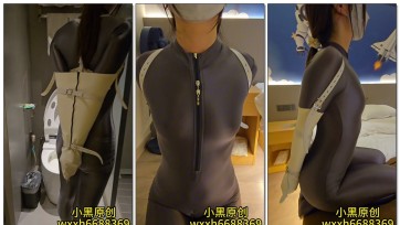 【小黑原创】全包紧身衣，真空无内，视频中明显激凸，单手套拘束