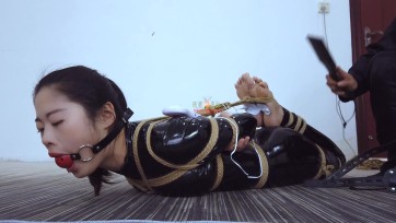 【晓鹿绳艺】【露露丝套头下】强迫驷马后用丝袜堵嘴，口球等堵嘴，全包头套