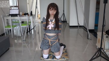 【心悦艺束】筱筱白丝JK捆绑展示