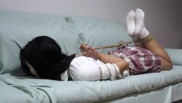 【子衿原创】新模女大学生的紧缚初体验