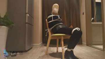 【JS】碧凡《诱捕蒙面女匪》椅子缚 迷晕 袜子严密堵塞 DD刺激