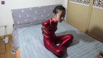 【绳之韵】阿静，红胶衣试镜，黑丝美脚，驷马震动（花絮）
