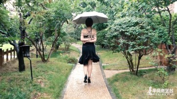 【半岛束艺台】【户外】  炫酷的造型和大写的尴尬：拉丁雨中散步偶遇大爷