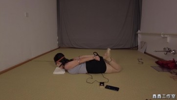 【鑫鑫工作室】小肉臀镣铐驷马被电击