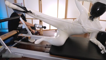 【zentai】White latex doll gets her physical workout session with orgasm