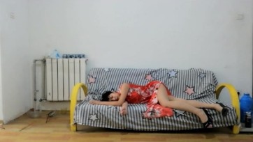 【HD飞天原创】云儿初次尝试这种吊缚，有四部分组成，绳裤、日式菱形缚、背后五花，盘腿缚，别人吊起来非常痛苦，而她还在笑，实在罕见，奥妙看视频.......