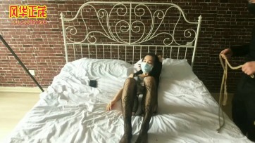 【风华正茂】诱惑的呻吟 完整版 诱惑的呻吟 美女在束缚中享受 叫声达到极致 满足的表情让人欲罢不能