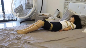 【78号束艺】安酱丝袜嘟嘴套头驷马紧缚