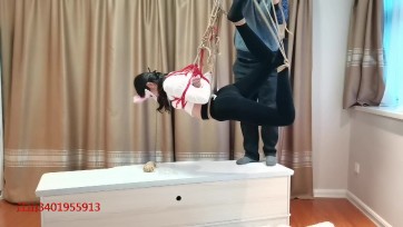 【江山原创】美模文慧厚丝袜挠痒，开口器强制开口！吊縛时候爸爸给打电话算一个插曲