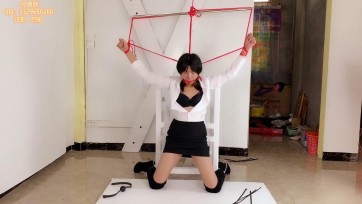 【clz原创】灵粒黑色长靴跪缚两种姿势放置鞭打大号口球