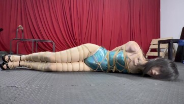 【面具男】邀请极品伪娘七七来表演极致紧缚绑架脱缚教程，超难受直臂开腿墙缚！后高手超紧直臂极限驷马！教学失败只能被惩罚榨干！